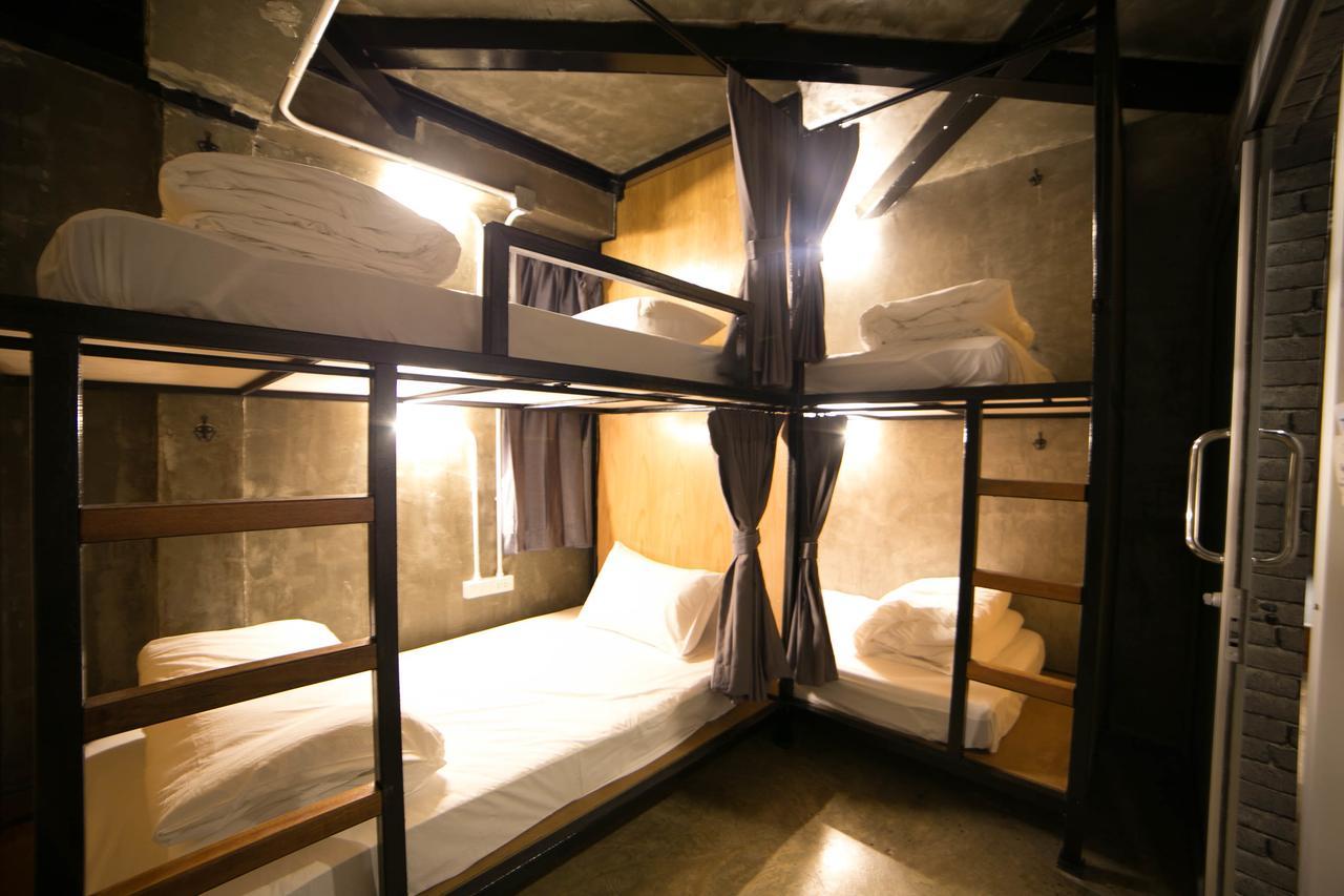 In My Bed Hostel Bangkok Exterior photo